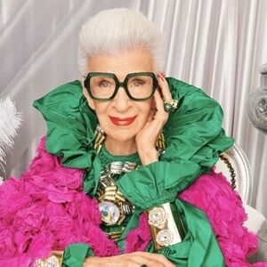 🩷 Like This To Be Notified When I Go Live & RAID someone's Closet!